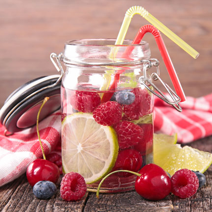 Eau détox citron fruit rouge